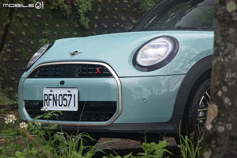 MINI Cooper S 大改款試駕|處處看得見改變,開起來一樣好玩!