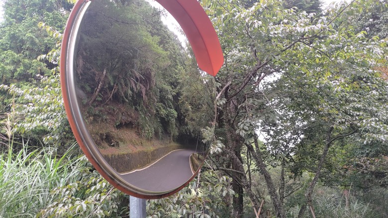 點我看大圖 【遊記】夸父逐日想跑贏太陽,大漠逐日是想看日出,阿里山國家森林遊樂區 (祝山線) - 大漠國渡