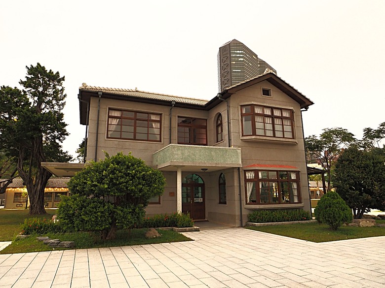 凹子底森林公園之【2024高雄萬聖節-大南瓜你搞怪一起嗨!】、王氏昆仲公園、前鎮之星、高雄捷運凱旋站【星太郎主題車站】、凹子底站【蜜柑站長xㄇㄚˊ幾兔主題車站】,附掛人氣餐廳「醉便宜(高雄延吉店)」 — 高雄捷運與江之電的聯名車站集章活動 — 讓紀念章帶路玩耍去(2)