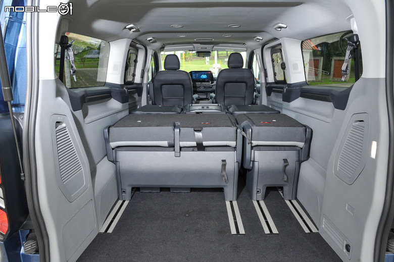 Ford Tourneo Custom 福特旅行家 Bus Titanium 8座試駕｜豐富的座椅機能、超大空間就是好用！