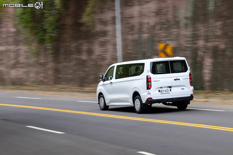 Ford Tourneo Custom 福特旅行家 Kombi Trend 六座試駕|同級少見對開尾門,載人載貨兩相宜!
