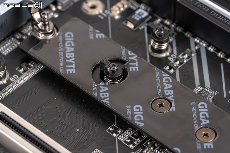 Gigabyte Z890 AORUS MASTER 主機板開箱 以海量周邊連接與 AI 超頻輔助功能打造全方位平台