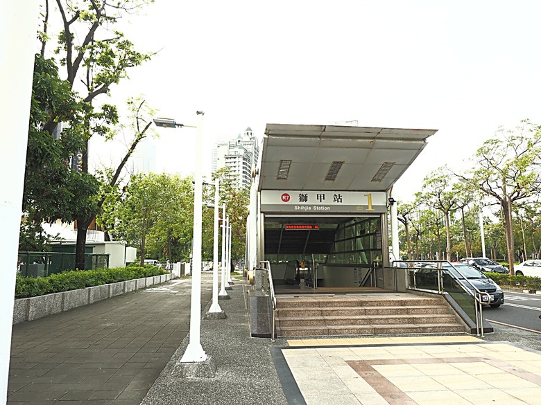 凹子底森林公園之【2024高雄萬聖節-大南瓜你搞怪一起嗨!】、王氏昆仲公園、前鎮之星、高雄捷運凱旋站【星太郎主題車站】、凹子底站【蜜柑站長xㄇㄚˊ幾兔主題車站】,附掛人氣餐廳「醉便宜(高雄延吉店)」 — 高雄捷運與江之電的聯名車站集章活動 — 讓紀念章帶路玩耍去(2)
