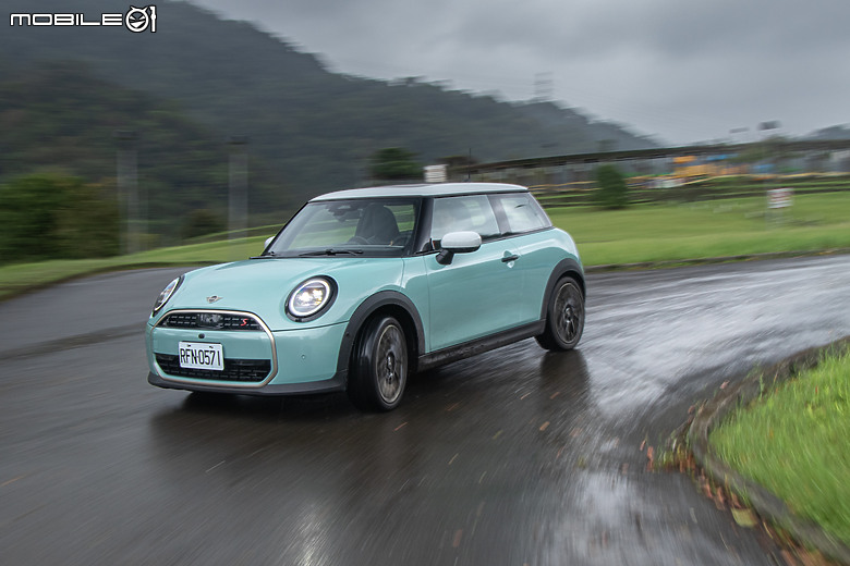 MINI Cooper S 大改款試駕|處處看得見改變,開起來一樣好玩!