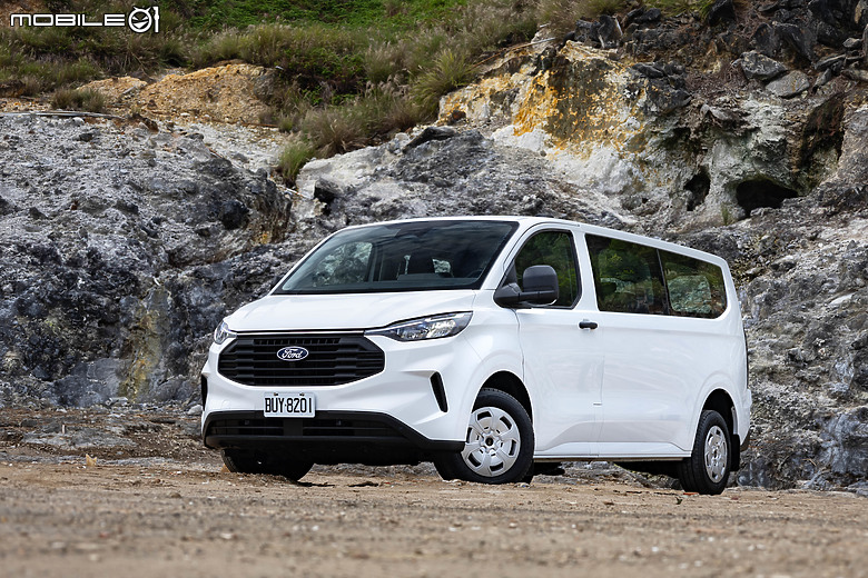 Ford Tourneo Custom 福特旅行家 Kombi Trend 六座試駕|同級少見對開尾門,載人載貨兩相宜!
