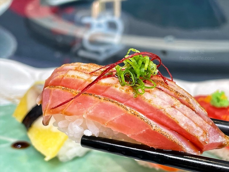 點我看大圖 是水產店也是海產店,餐廳以預約制訂餐,沒有固定菜單,餐點色香味俱全,絕不能錯過先滷後炸的香酥鴨