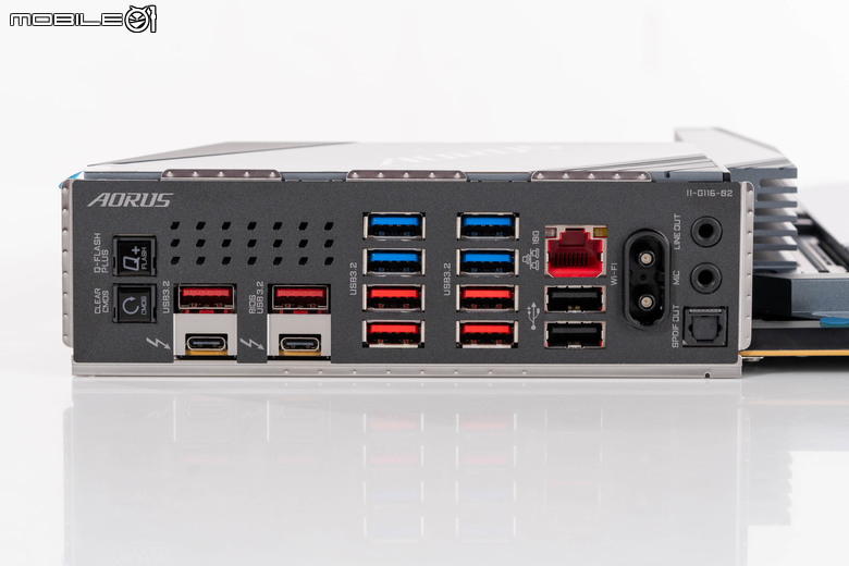 Gigabyte Z890 AORUS MASTER 主機板開箱 以海量周邊連接與 AI 超頻輔助功能打造全方位平台