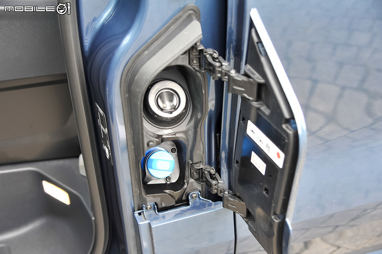 Ford Tourneo Custom 福特旅行家 Bus Titanium 8座試駕｜豐富的座椅機能、超大空間就是好用！