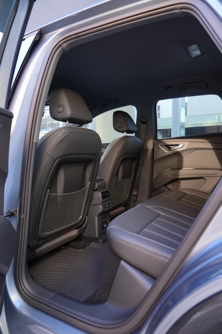 Audi Q4 e-tron 45 advanced｜澄藍啟程，醫者之心｜交車照片分享