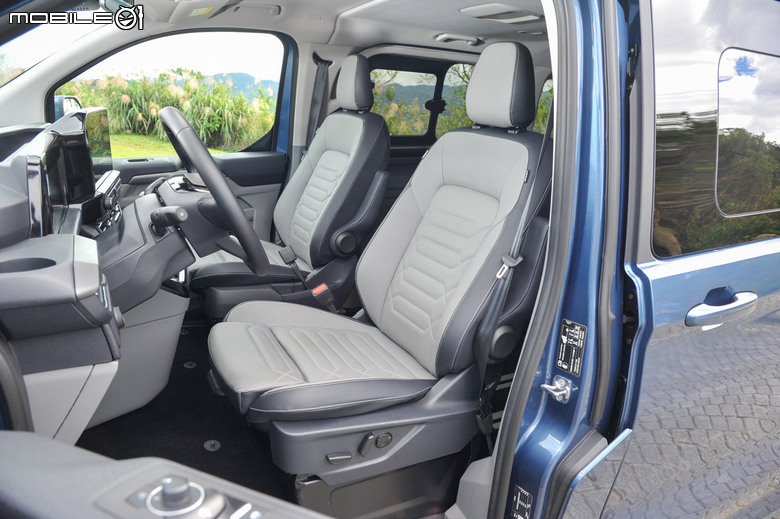 Ford Tourneo Custom 福特旅行家 Bus Titanium 8座試駕｜豐富的座椅機能、超大空間就是好用！