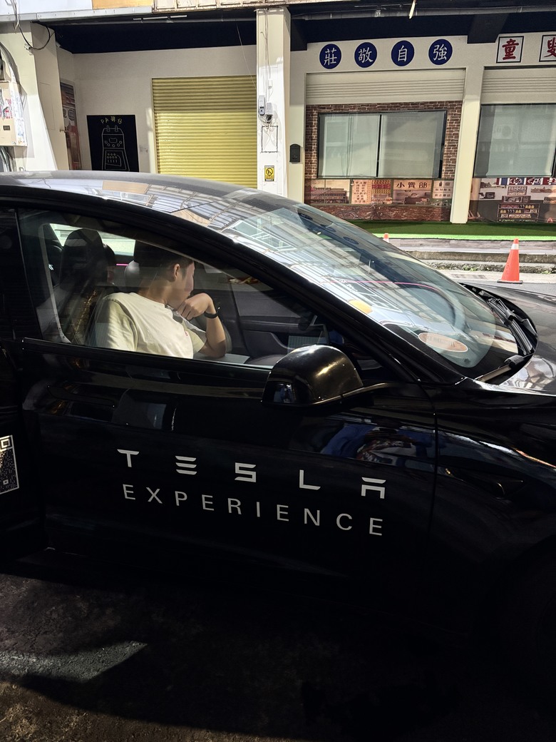 Tesla 夏夜漫遊趣