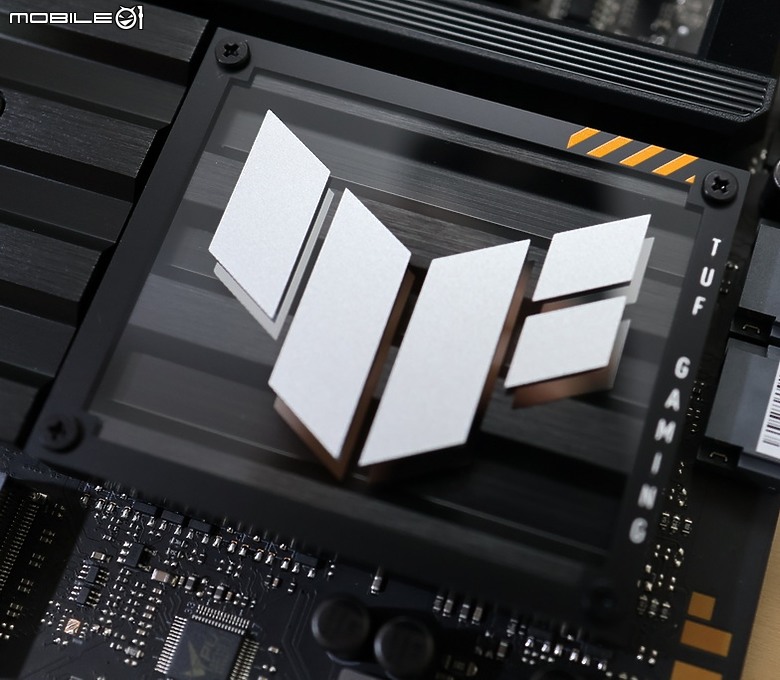 點我看大圖 軍規 TUF 雙 U4 導入 TUF GAMING X870-PLUS WIFI 開箱
