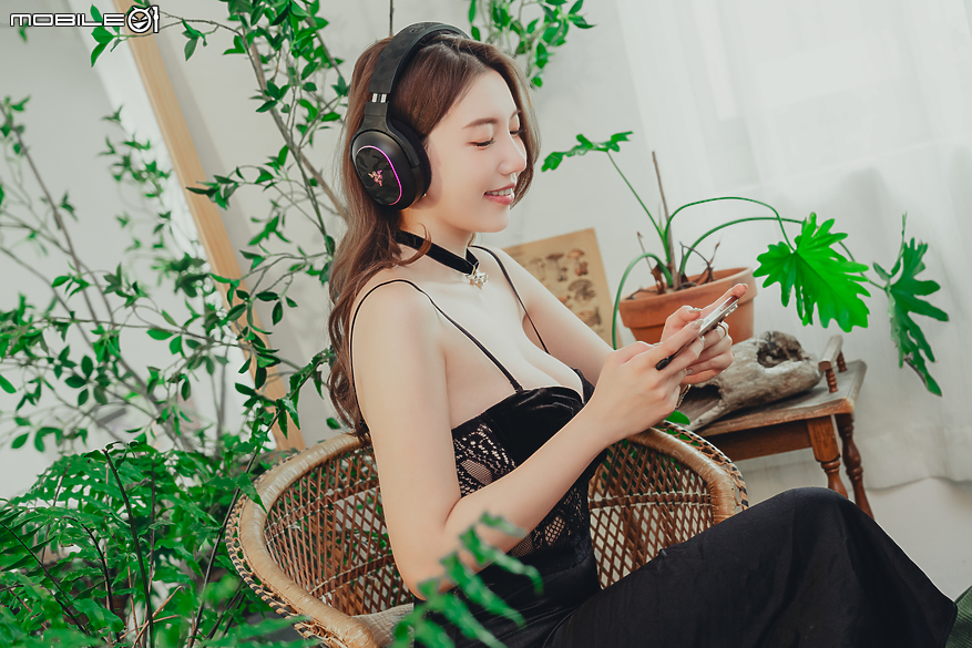 點我看大圖 Razer BARRACUDA X CHROMA Black Edition|炫彩自由切換音樂與遊戲聆聽情境
