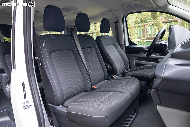 Ford Tourneo Custom 福特旅行家 Kombi Trend 六座試駕｜同級少見對開尾門，載人載貨兩相宜！