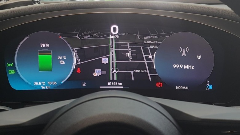 在高雄展間遇見Macan EV