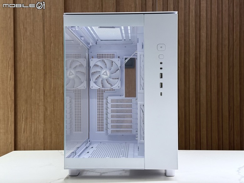 直來直往 King 65 Pro 全景玻璃機殼