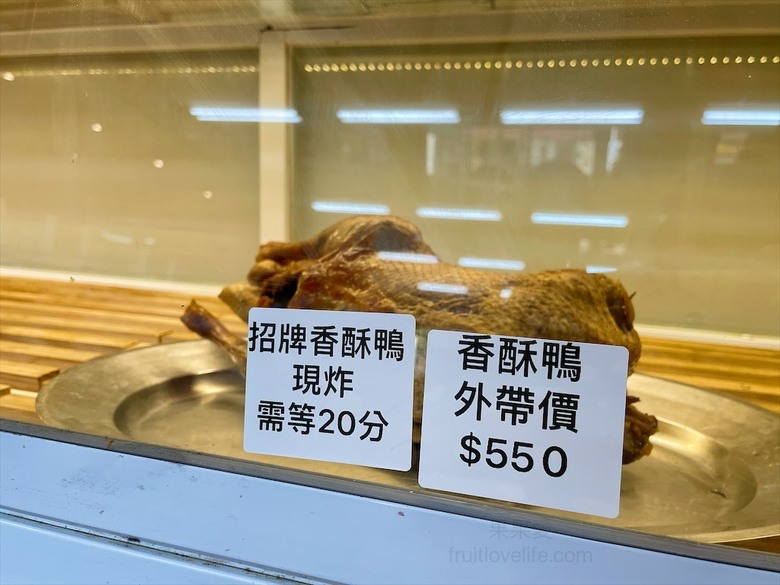 點我看大圖 是水產店也是海產店,餐廳以預約制訂餐,沒有固定菜單,餐點色香味俱全,絕不能錯過先滷後炸的香酥鴨