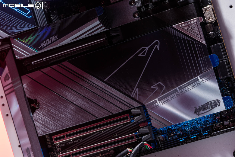 Gigabyte Z890 AORUS MASTER 主機板開箱 以海量周邊連接與 AI 超頻輔助功能打造全方位平台