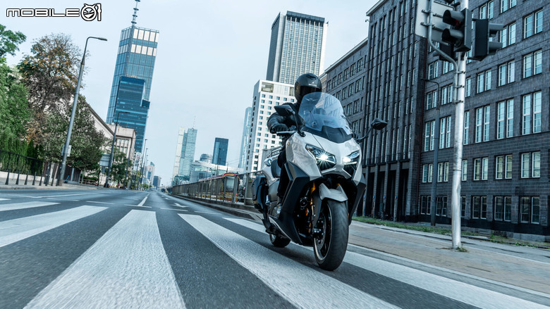 【海外新訊】Yamaha TMAX Tech Max小改發表！面部微整，彎道ABS導入！