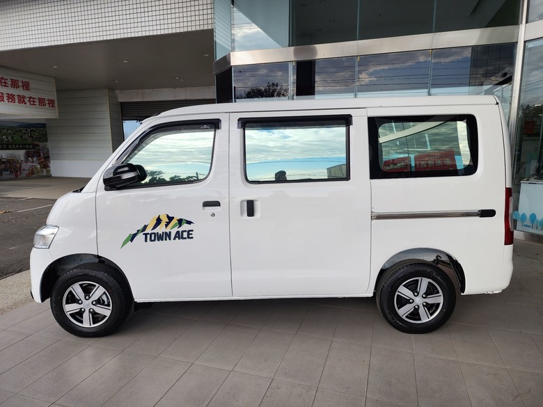 分享一下:11月30訂購,12月4日通知交車,Town Ace 廂型車 5人座/自排/TSS