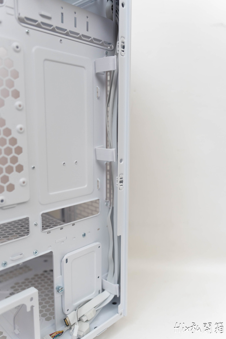 公仔展示櫃，Thermaltake 曜越 Tower600