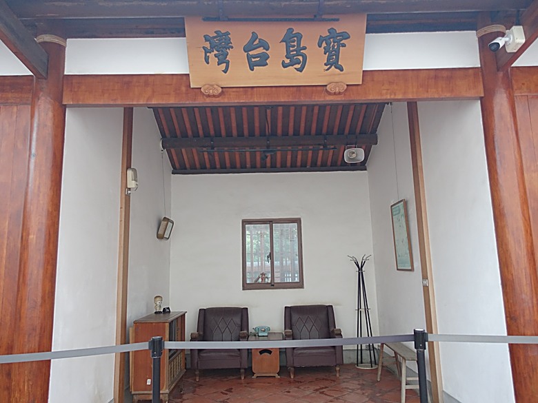 鳳儀書院、鳯山龍山寺、鳯邑城隍廟、鳳山縣新城殘蹟、曹公廟、鳳山教會 — 2024年末鳳山快閃訪古行旅紀錄