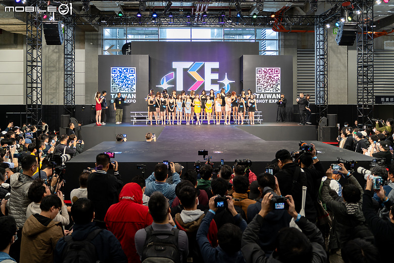 2024 TSE 台灣寫真博覽會學服祭直擊｜多國寫真女神夢幻合體、養眼福利大放送！