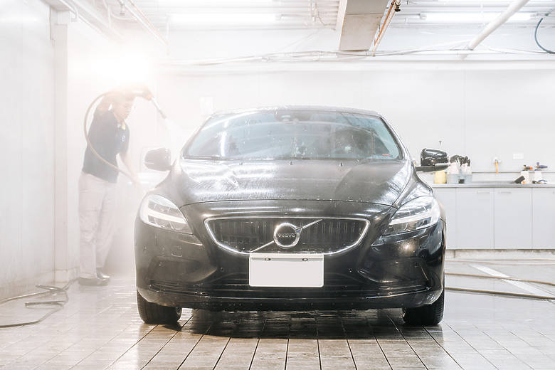 黑柴Seymo回VOLVO原廠把車車改頭換面