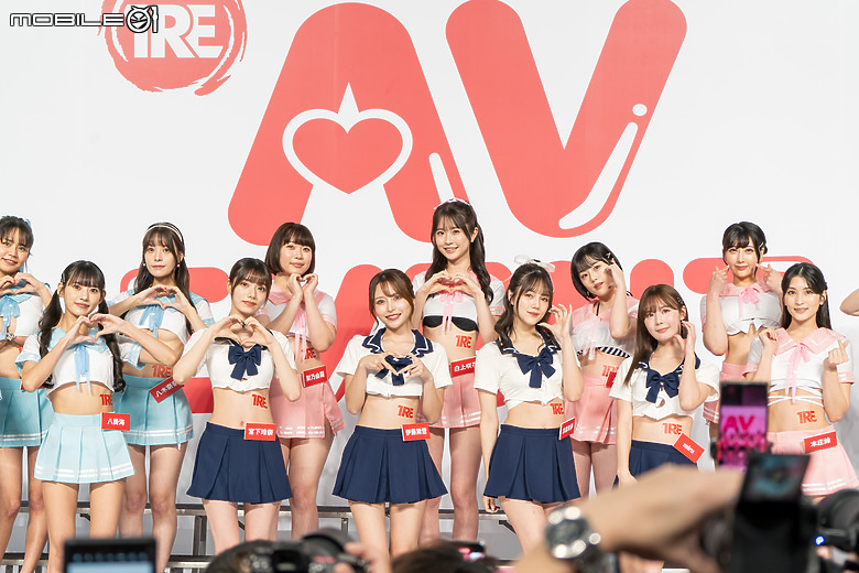 2024 TSE 台灣寫真博覽會學服祭直擊｜多國寫真女神夢幻合體、養眼福利大放送！