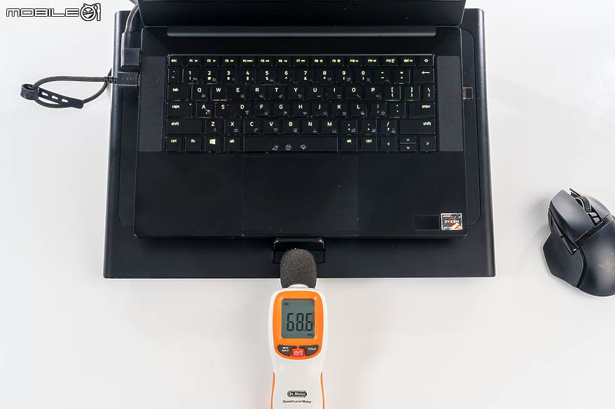 Razer Laptop Cooling Pad 實測｜14-18 全尺寸筆電支援與適應性智慧散熱技術