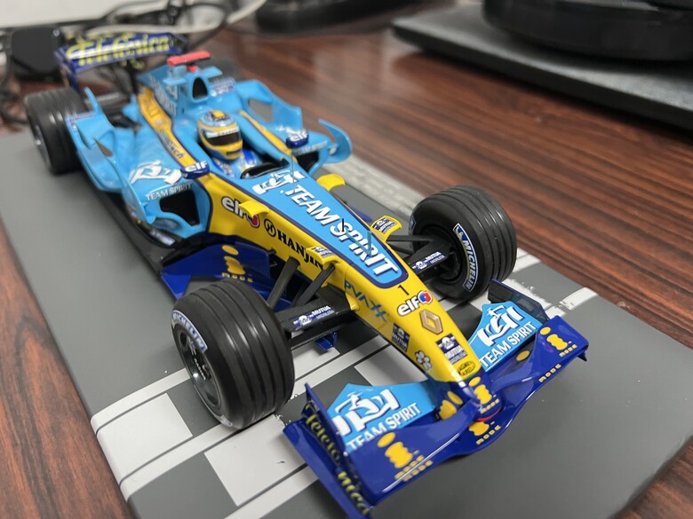[開箱]F1 1/18 RENAULT R26 FERNANDO ALONSO 2006 BRAZIL GP
