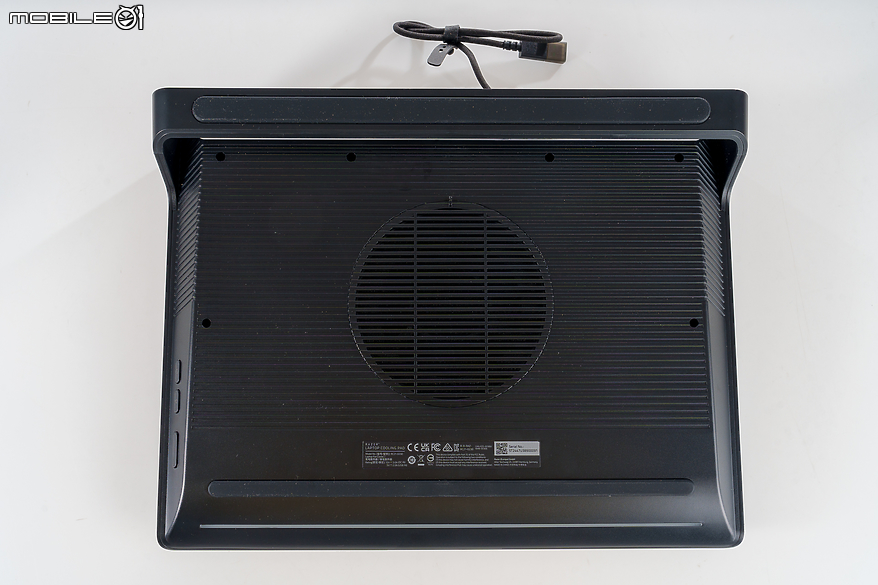 Razer Laptop Cooling Pad 實測｜14-18 全尺寸筆電支援與適應性智慧散熱技術