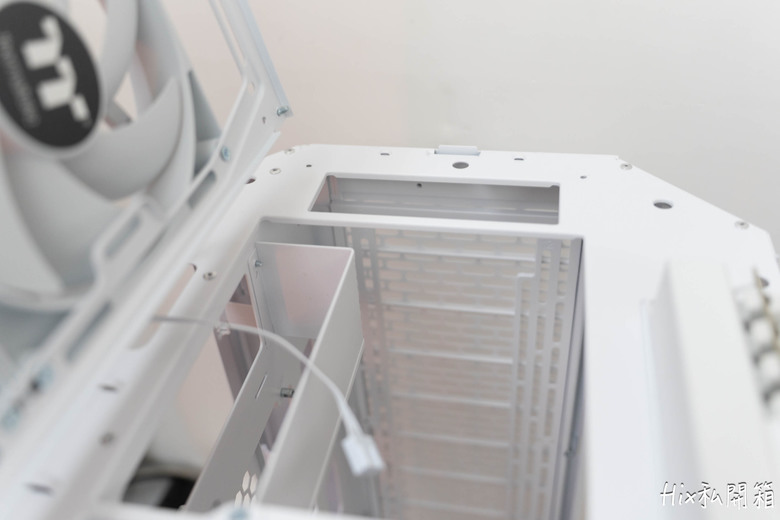公仔展示櫃，Thermaltake 曜越 Tower600