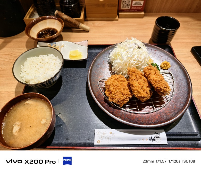 點我看大圖 帶著X200Pro去吃炸豬排