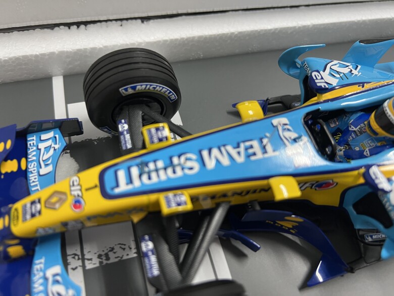 [開箱]F1 1/18 RENAULT R26 FERNANDO ALONSO 2006 BRAZIL GP
