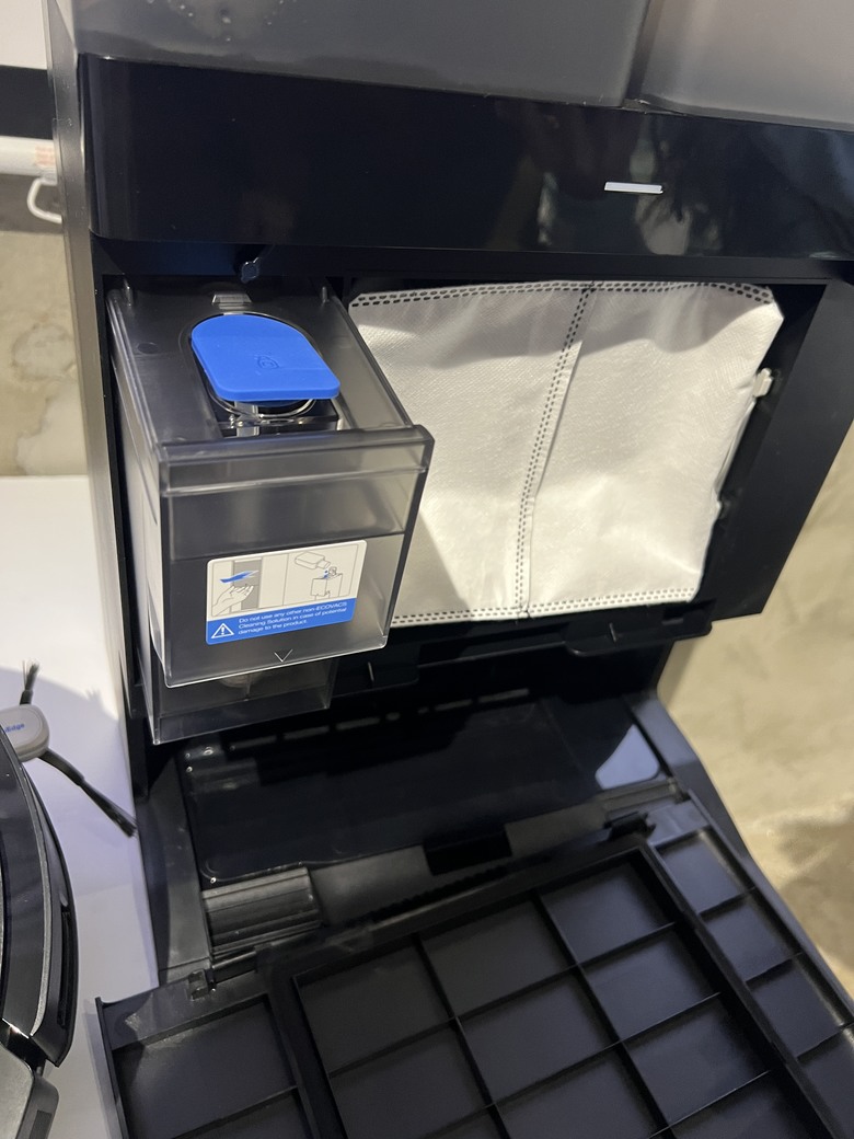 【臭味退散】掃拖再進化，科沃斯 X8 PRO OMNI 「全自動活水洗地」機器人 同場加映 WINBOT W1S擦窗機器人
