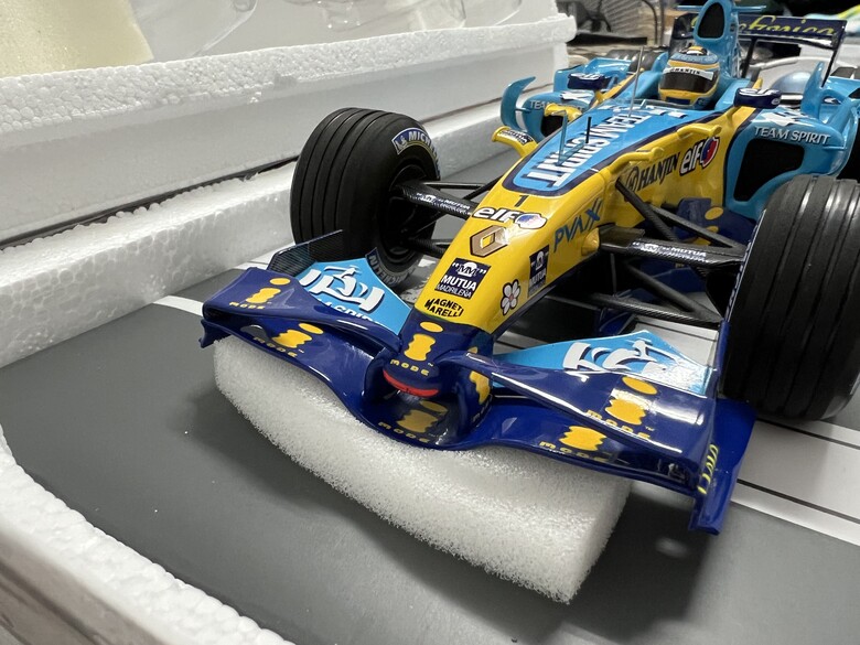 [開箱]F1 1/18 RENAULT R26 FERNANDO ALONSO 2006 BRAZIL GP