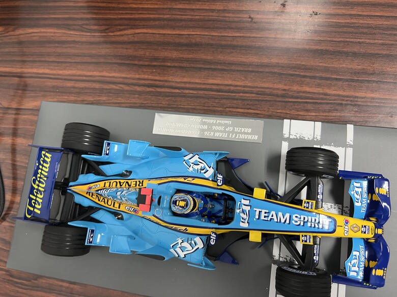 [開箱]F1 1/18 RENAULT R26 FERNANDO ALONSO 2006 BRAZIL GP
