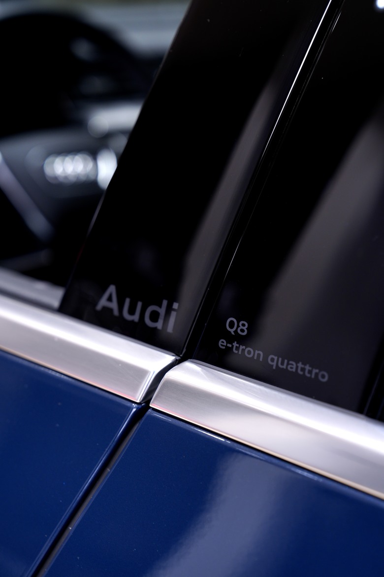 Audi Q8 e-tron 55 quattro advanced｜金屬電漿藍 Plasma Blue 3D｜實車分享