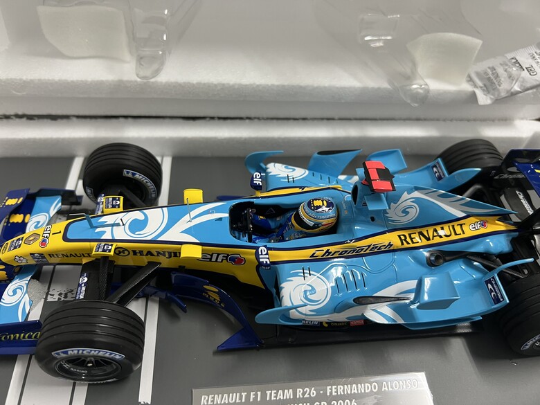[開箱]F1 1/18 RENAULT R26 FERNANDO ALONSO 2006 TURKISH GP
