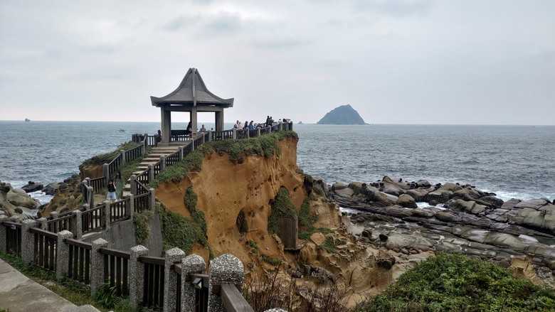 點我看大圖 【遊記】「雞籠」不是「基隆」,最早的「雞籠」是一座島,和平島地質公園 - 大漠國渡