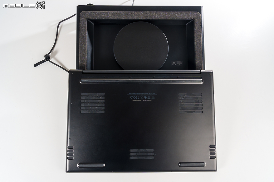 Razer Laptop Cooling Pad 實測｜14-18 全尺寸筆電支援與適應性智慧散熱技術