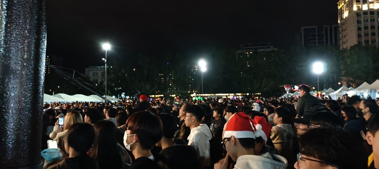 苗北超狂，公辦演唱會有暖氣，真有錢。