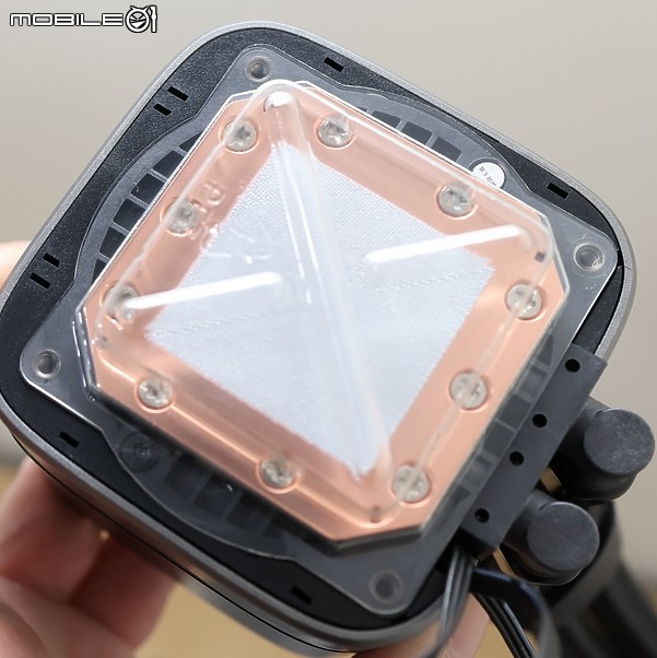 點我看大圖 矩陣 LED 顯示 DEEPCOOL LP240 一體水冷