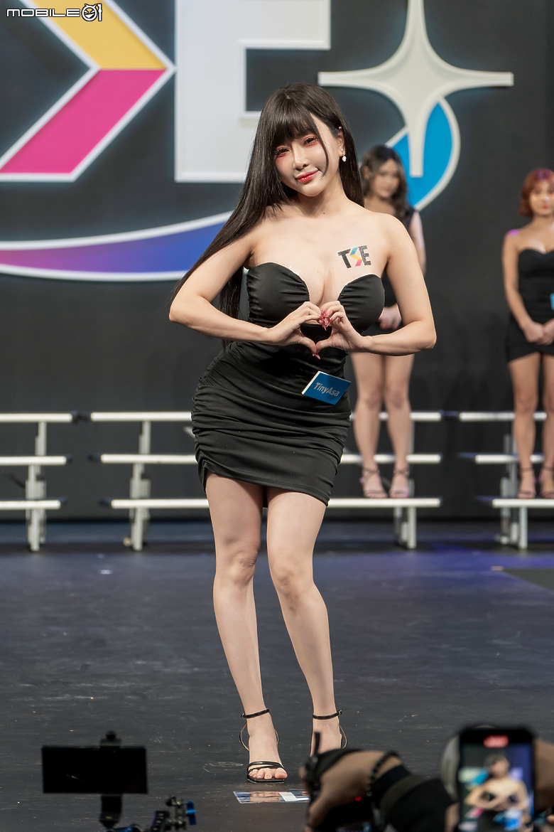 2024 TSE 台灣寫真博覽會學服祭直擊｜多國寫真女神夢幻合體、養眼福利大放送！