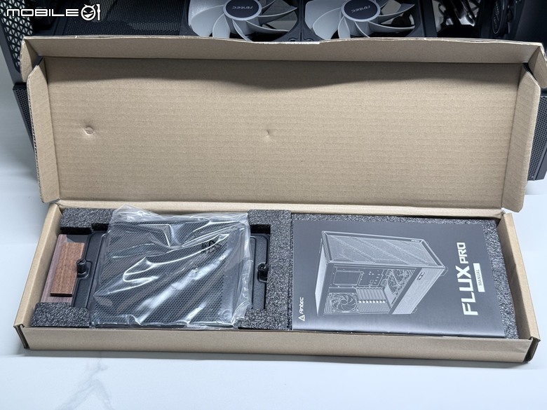 散熱掛帥，再來一點木頭元素！ANTEC FLUX PRO機殼！