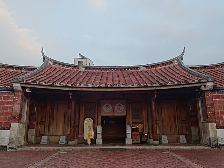 鳳儀書院、鳯山龍山寺、鳯邑城隍廟、鳳山縣新城殘蹟、曹公廟、鳳山教會 — 2024年末鳳山快閃訪古行旅紀錄