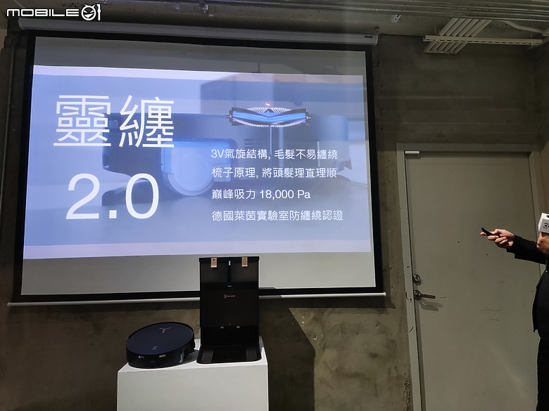 點我看大圖 【體驗會實況】飛窗巡地,所到之處清潔溜溜!科沃斯推出全新 ECOVACS X8 PRO OMNI 、WINBOT W1S 系列,以先進 Ai 機器人科技,為您量身打造次世代清掃智慧家電!