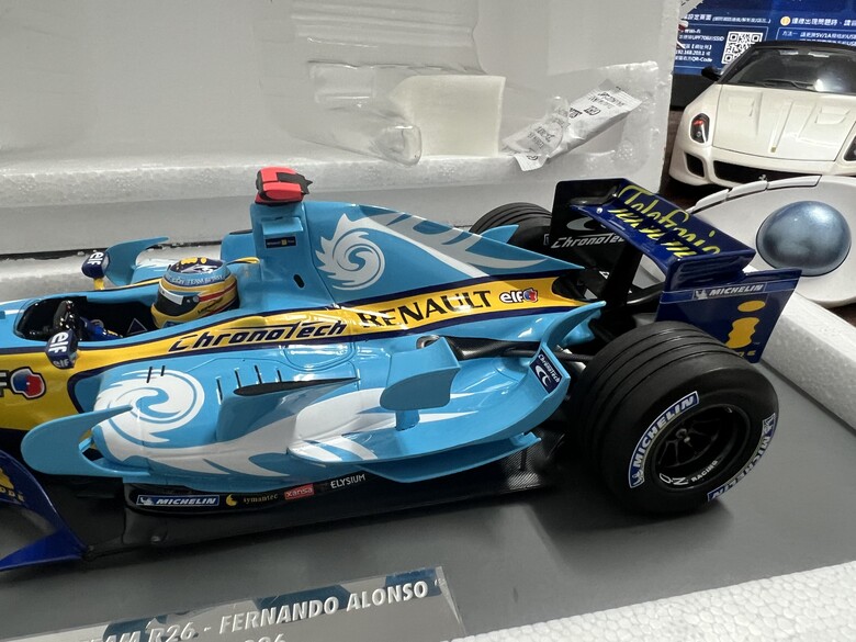 [開箱]F1 1/18 RENAULT R26 FERNANDO ALONSO 2006 TURKISH GP