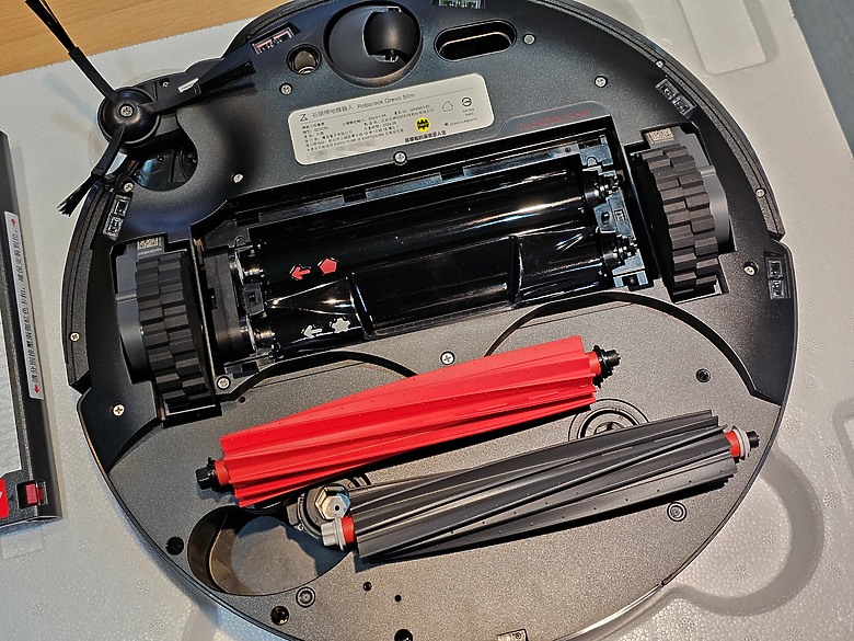 【新品開箱】Roborock Qrevo Slim AI 超薄雙臂黑武士
